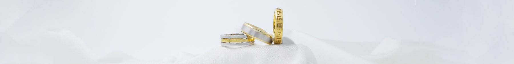 Classic, contemporary and vintage style Mens wedding ring and wedding bands in yellow gold, white gold and platinum. 