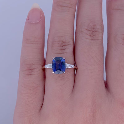 Villa: Blue Sapphire and Diamond Three Stone Ring in Yellow Gold | 1.92ct