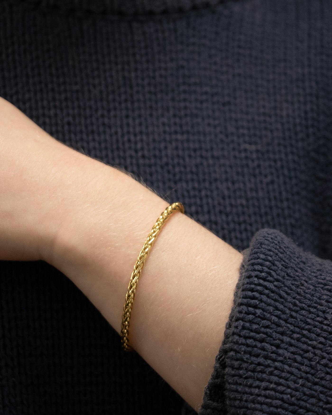 Rounded Wheat Chain Bracelet in Yellow Gold. 19cm in length. Staple jewellery. Yellow Gold bracelet