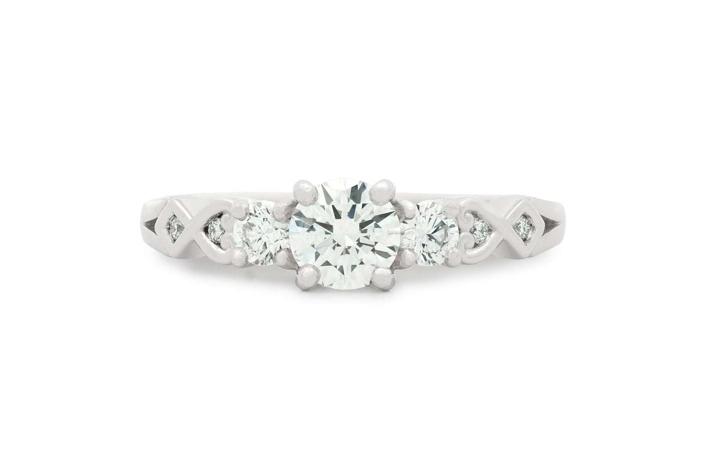 Baile: Brilliant Cut Diamond Three Stone Ring