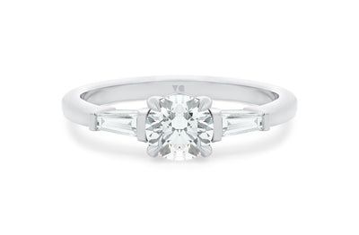 Fino: Brilliant Cut Diamond Three Stone Ring
