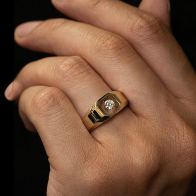 Floeting® Diamond Signet Ring in Yellow Gold | 0.26ct E VS2