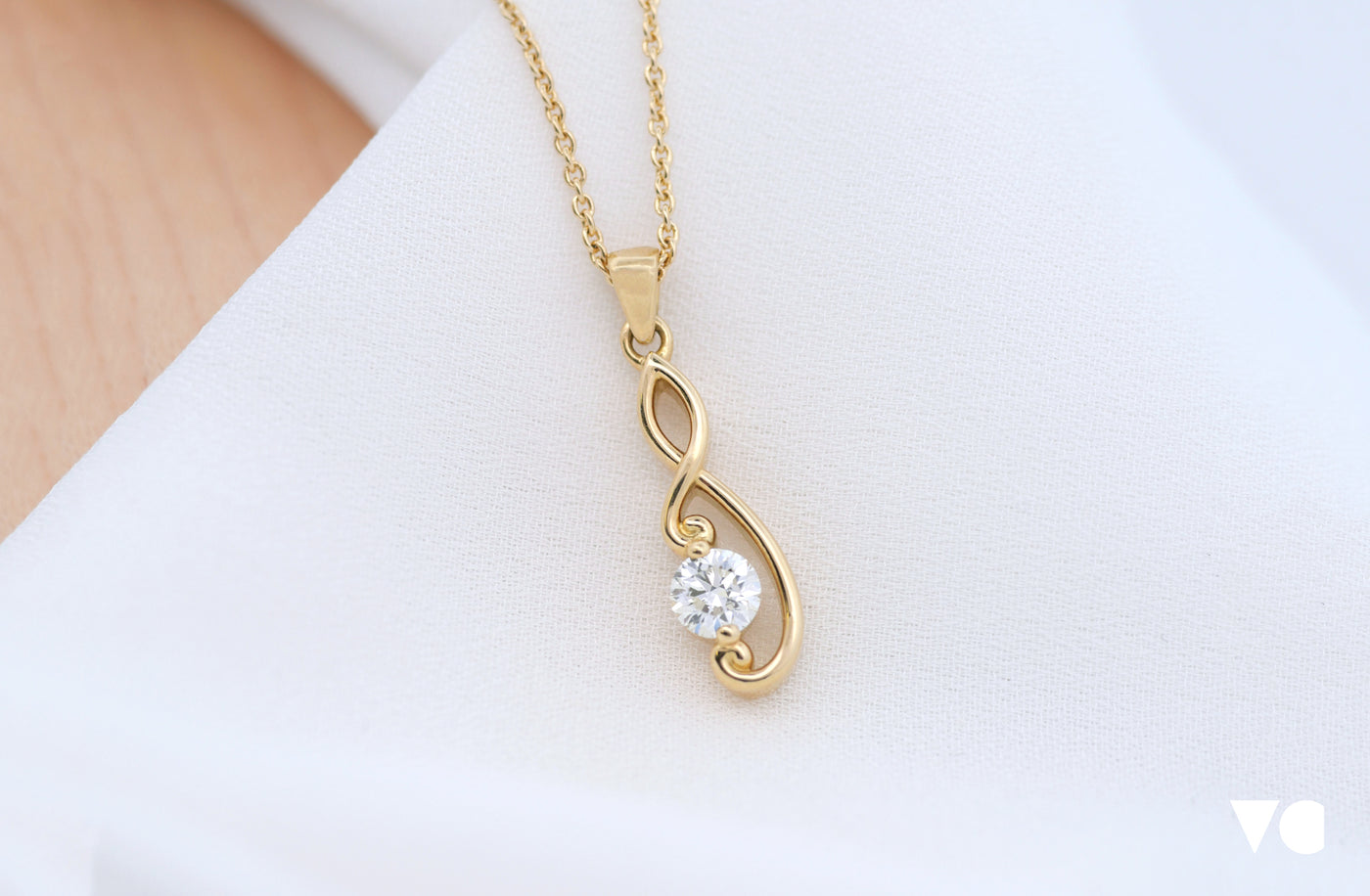 Poipoi: Brilliant Cut Diamond Pendant