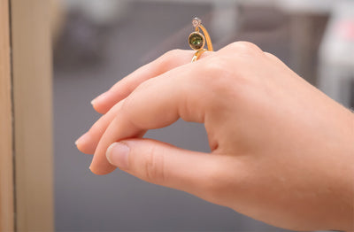 Pendula: Green Sapphire and Diamond Ring in Yellow Gold