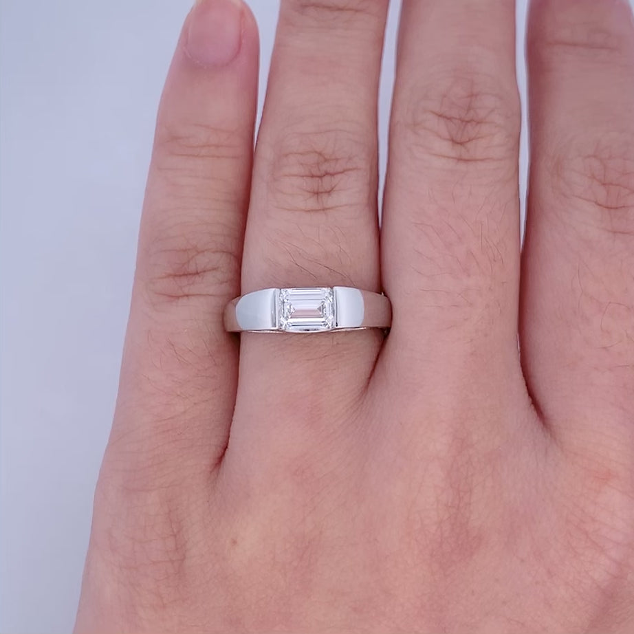 Gatsby: Emerald Cut Diamond Solitaire Ring in Platinum | 0.90ct