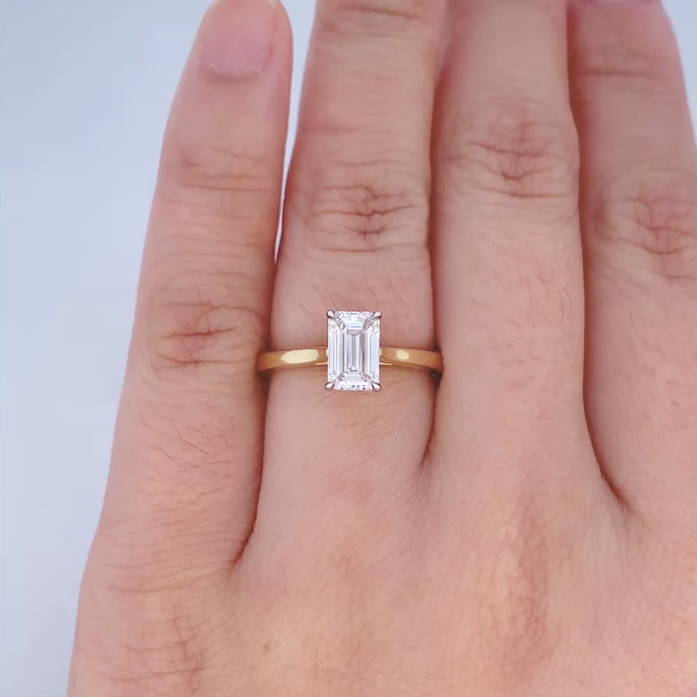 Alice: Emerald Cut Diamond Solitaire Ring in Yellow Gold | 1.0ct H VS1