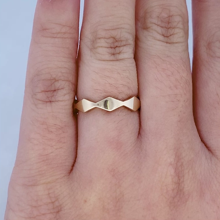 Zig Zag Ring in Yellow Gold