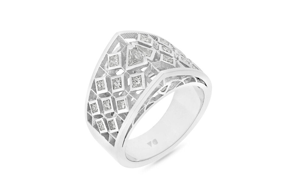 Taitapa (Edge): Diamond Set Ring