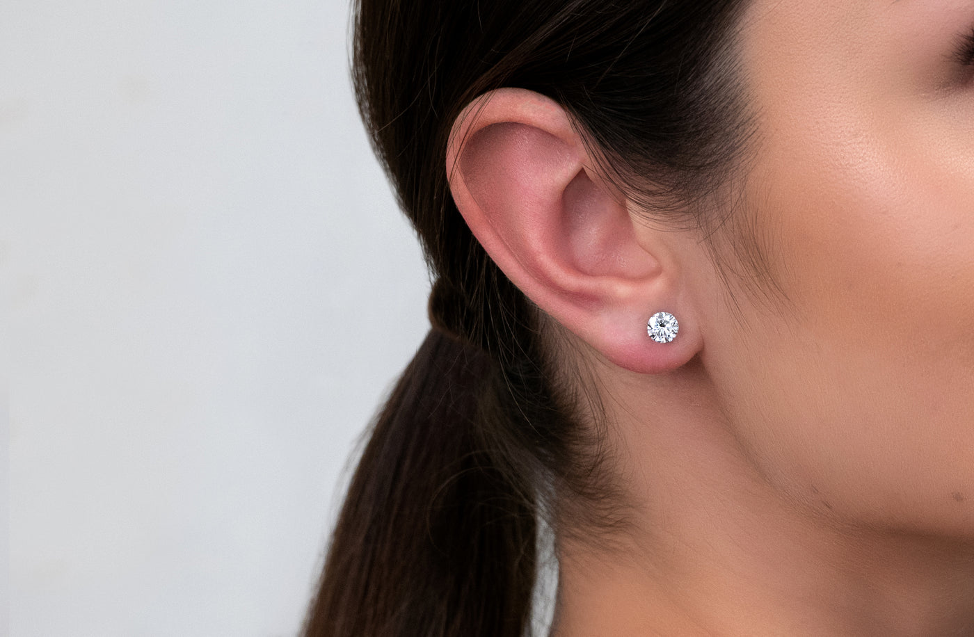 Floeting®, Diamond, floating, studs, earrings, no clasps, no claw, clawless, clasp less, titanium collet, setting, floeting® platform, innovation, brilliant cut, round cut, model, floeting cut, Floeting® Diamond